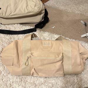 béis duffle bag